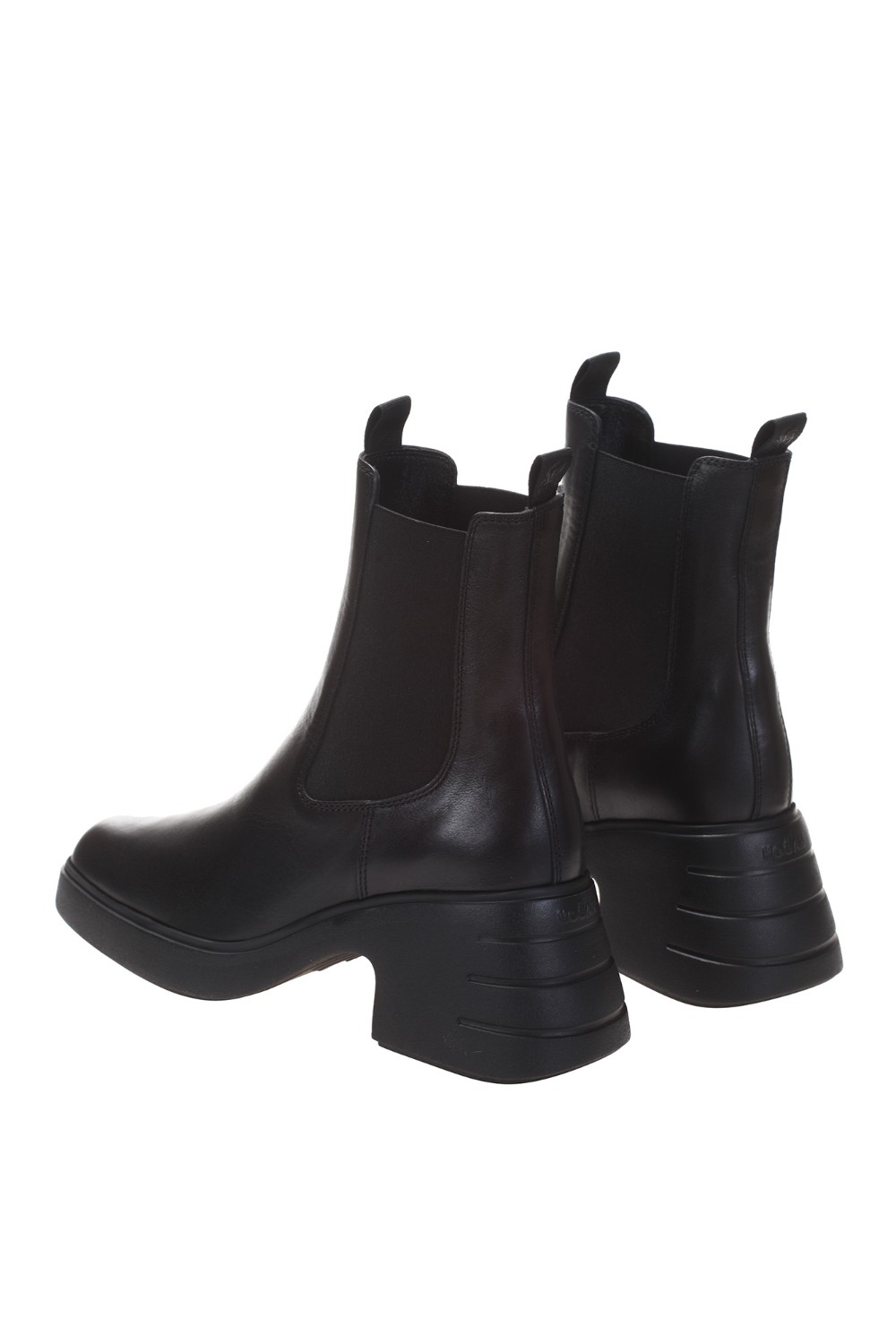 shop HOGAN Saldi Stivaletto: Hogan Chelsea boot H618 nero.
Tomaia in pelle.
Tiranti in gros grain.
Inserti elastici laterali.
Fussbett in memory foam .
Suola in EVA.
Indicazioni di cura e mantenimento incluse.
Custodia in tessuto inclusa.
Composizione: 100% pelle.
Made in Italy.. HXW6180EL20ZKA-B999 number 816154